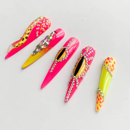 FC137 Long pointy pink snake polka dots