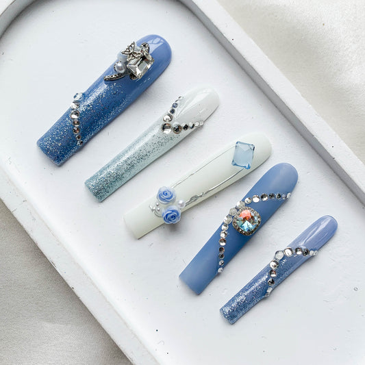 FC54 Elegant nails with blue glitter