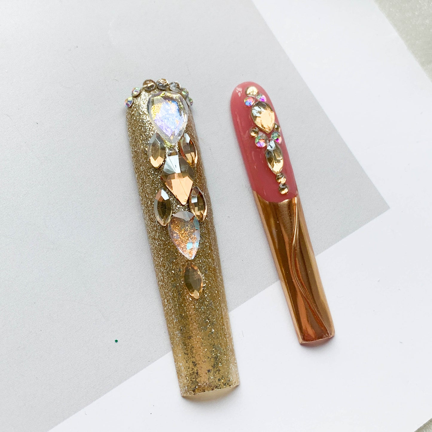 FC63 Gold irregular graphic nails