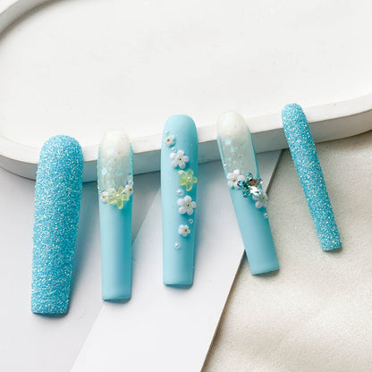FC79 Blue and white gradient nails