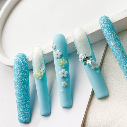 FC79 Blue and white gradient nails