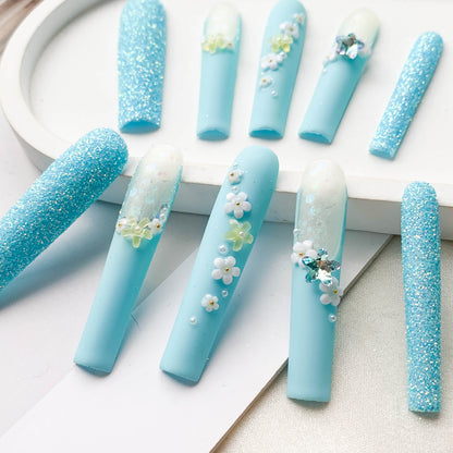 FC79 Blue and white gradient nails